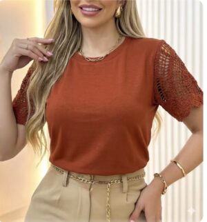 Blusa em Algodão com Manga em Renda Trabalhada - ferrugem