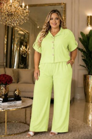 Conjunto em Crepe Duna Camisa Manga Curta e Calça Reta